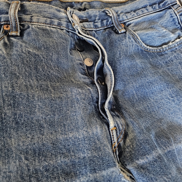 VINTAGE Distressed Levi's 501 Jeans - Picture 5 of 10